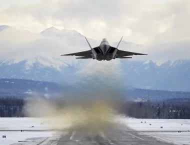 F-22: Γιατί οι ΗΠΑ «σκότωσαν» την επανεκκίνηση τoυ υπερμαχητικού;